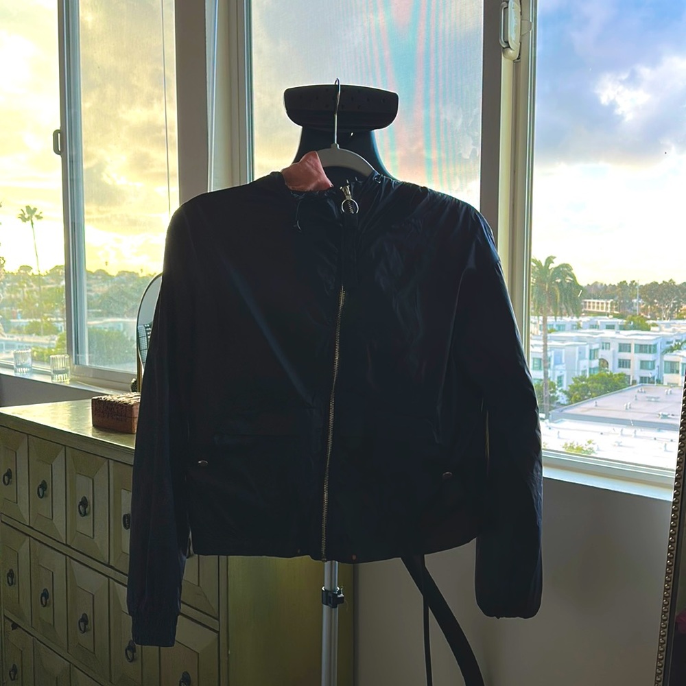 Bershka croptop windbreaker w/ peach lining inside